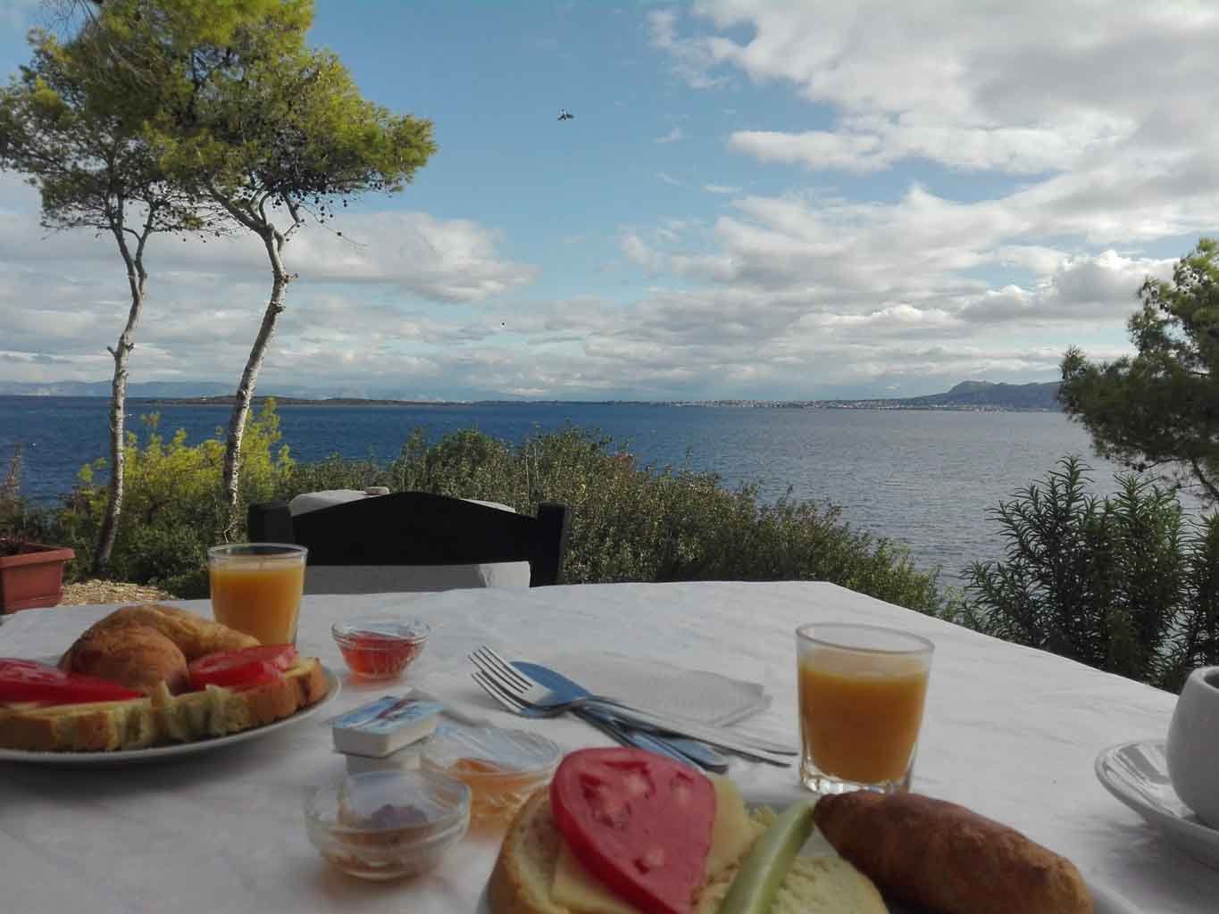 Accommodation overlooking the sea on Agistri island